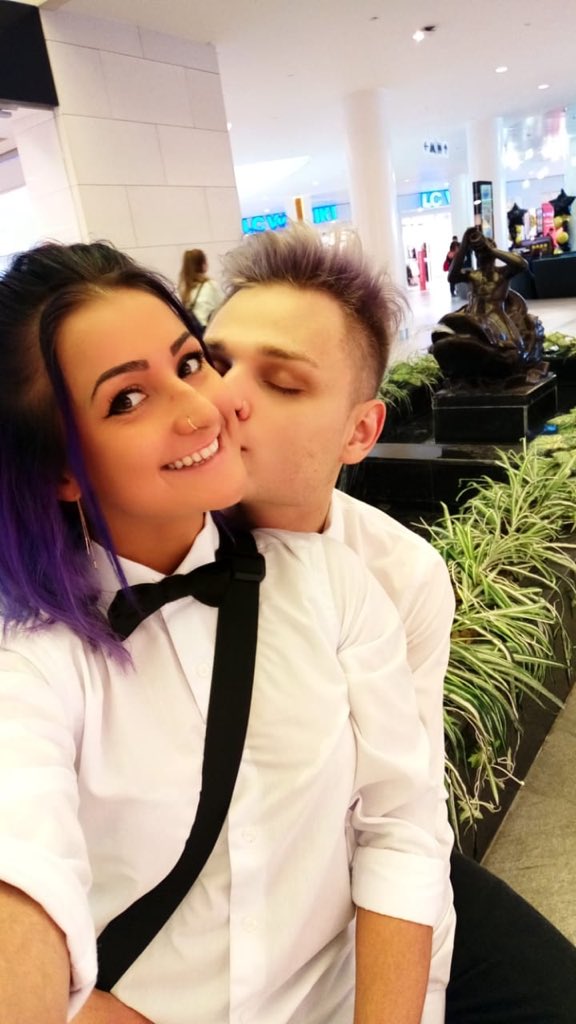 violet___mary's tweet image. The other day we walked around the shopping center.💋💜🖤😘Wait for surprises and look after us.😁🔥💥#OnlyWe