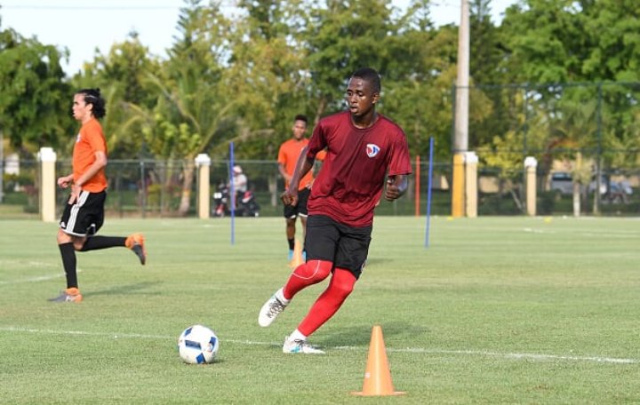 jordigarciatv's tweet photo. Entrenamiento de la Sub20. Los de Capellino se enfrentarán mañana en amistoso a @AtleticoDSanFco a las 4:30 pm en el Javier Julián y el jueves a las 4:00 pm a #Isabal en la cancha del #SantaFe
#somosfutbolRD https://t.co/xFh7vscDoO