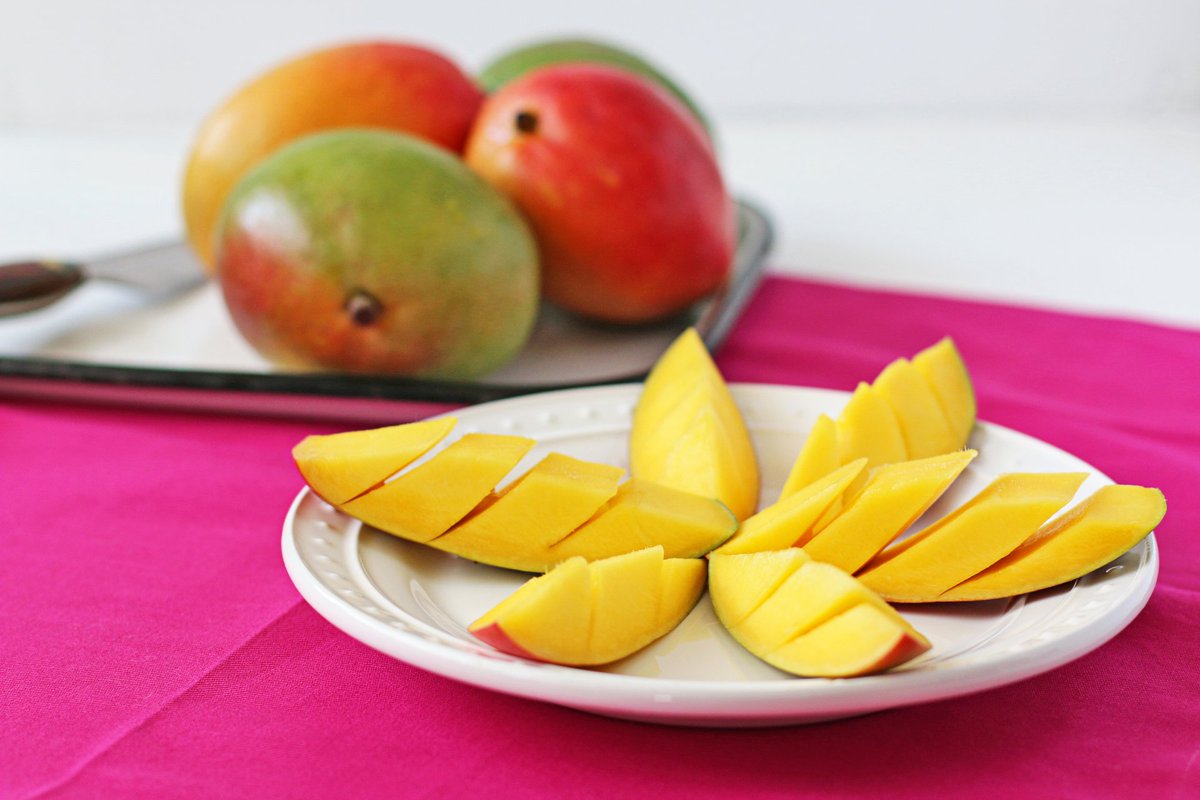 Mango_Board's tweet photo. Do you know that fresh #mangos are an excellent source of Vitamin C? #InTheKnowWithMango #TriviaTuesday https://t.co/gLnQVVxypY https://t.co/cqLbD3oLtY