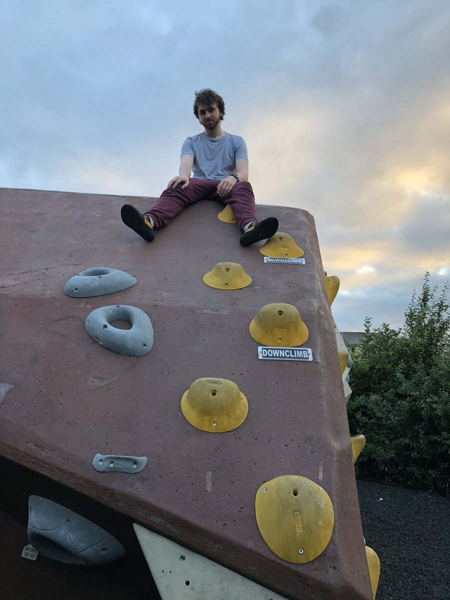 lewofthesea's tweet image. I climb rocks with some cool people now 😎 #stillnotverygood #butitry