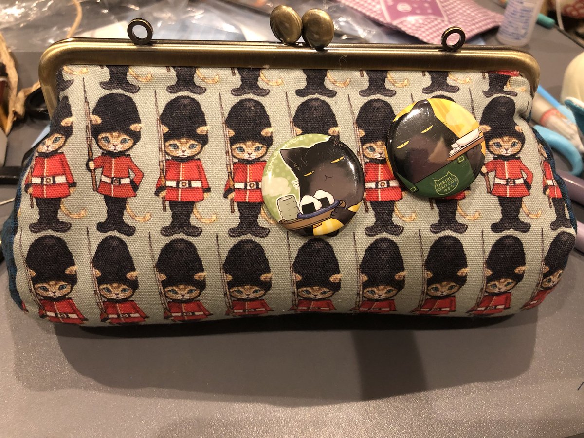 ハル パスケース付き親子がま口製作中 あまむす オビツろいどは自作のがま口ポーチで持ち運び 外 内布 内ポケット2ヶ所それぞれにキルト芯使用 固定用のリボンもつけてます イベントで別サイズも頒布してます ﾟ ﾟ ドールバックと入れてる ドール