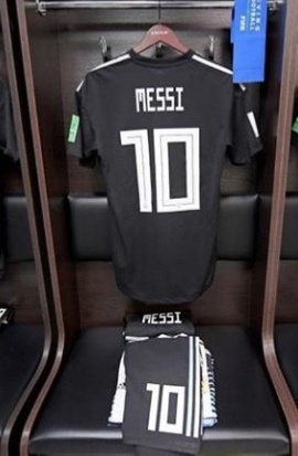 A los 200K seguidores sorteamos una equipación oficial de Leo Messi como esta 👑
Con solo seguir la cuenta ya estas participando ✔