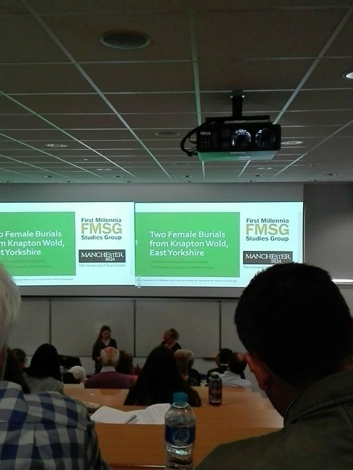 And now <a href="/catherine_cej/">Catherine Jones</a> and <a href="/EmmaTollefsen/">Dr Emma Tollefsen</a> talking on #ironage burials from Knapton Wold #genderarch