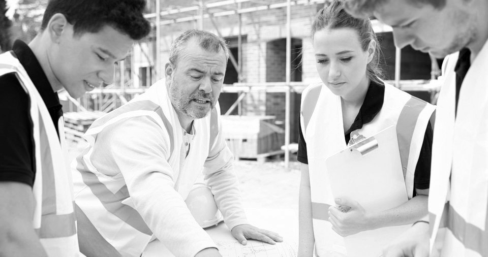 Apprenticeships's tweet photo. Taking on #apprentices will help grow your business! Find out more today about the benefits apprenticeships can bring to your workplace: https://t.co/2Bbdkvmy4a https://t.co/b1V7cGDAiK