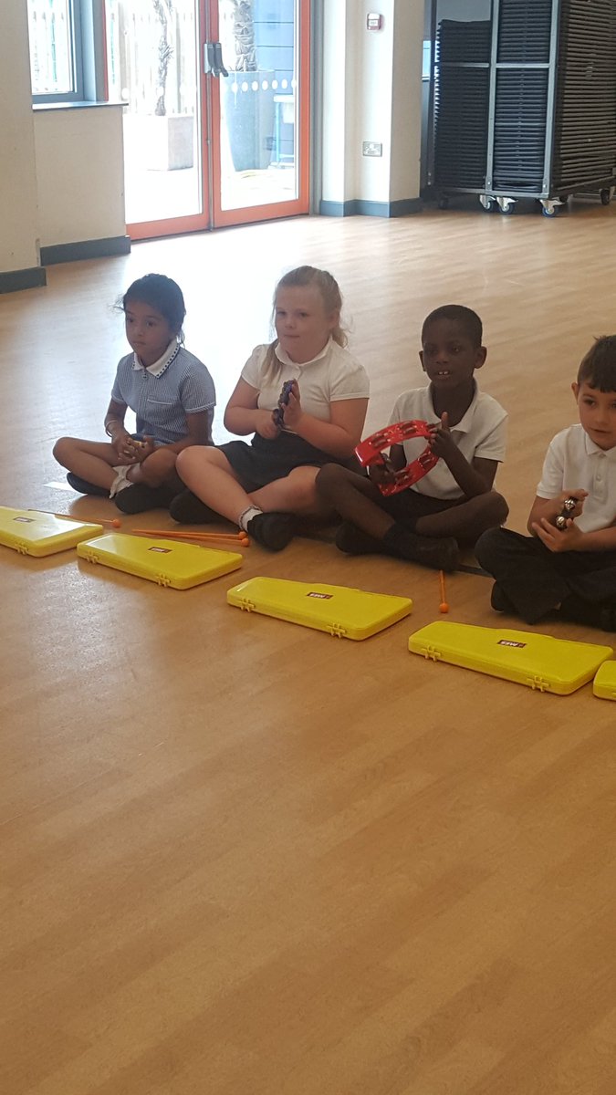 Hazel@Foxfield tweet media