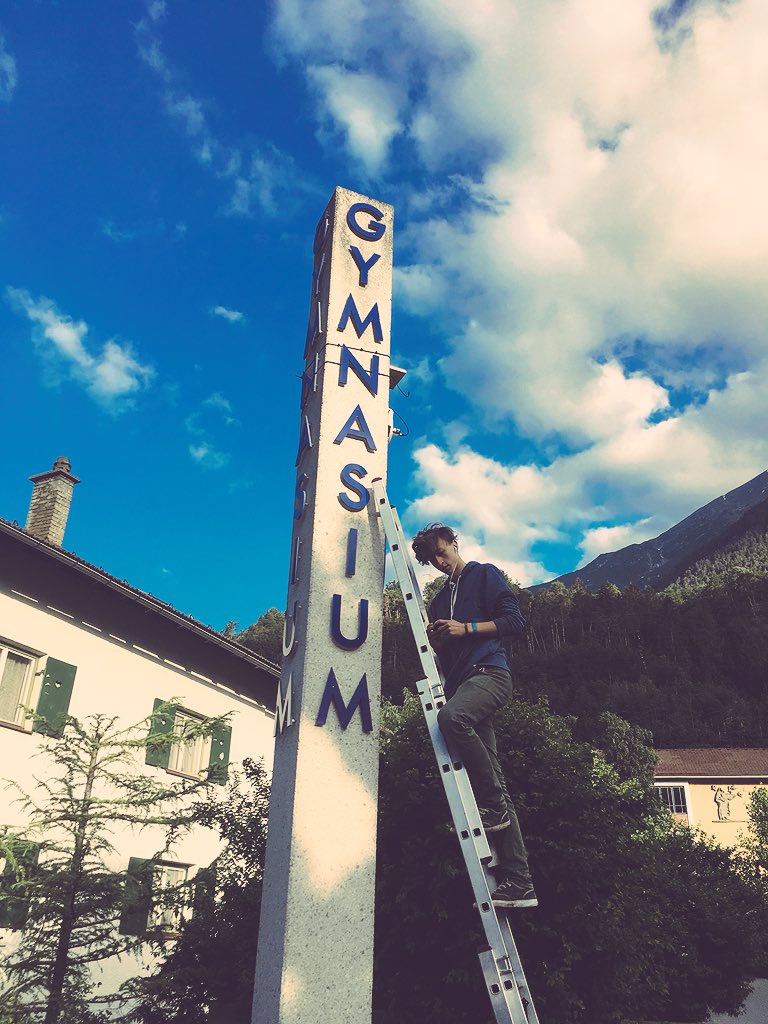 GymLandeck's tweet photo. Heute war das #MedTeam 🎬des BRG/BORG Landeck schon in aller Früh vor dem @GymLandeck um eine supercoole #Zeitrafferaufnahme zu starten! 😜😋😝 https://t.co/d7gAh4uLH7