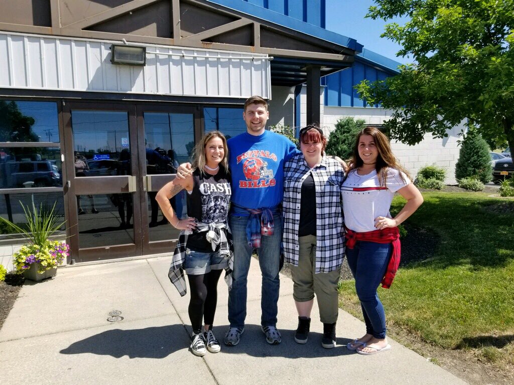 ventureforthe's tweet photo. It was Spirit Week last week here at VF, as we continue to fundraiser for @rideforroswell coming up this Saturday! We’re so proud and grateful for our employees who take such a powerful initiative to make our community a much better place to live and heal in! #bestteamever #vfi https://t.co/MvXclNnwxP