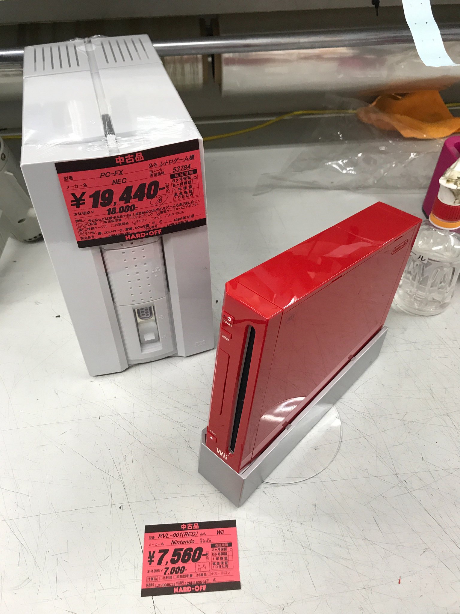 Wii スーパーマリオ25周年仕様 ガンダム シャア 赤の肖像 コントローラ Wii スーパーマリオ25周年仕様 ガンダム シャア 赤の肖像 コントローラ