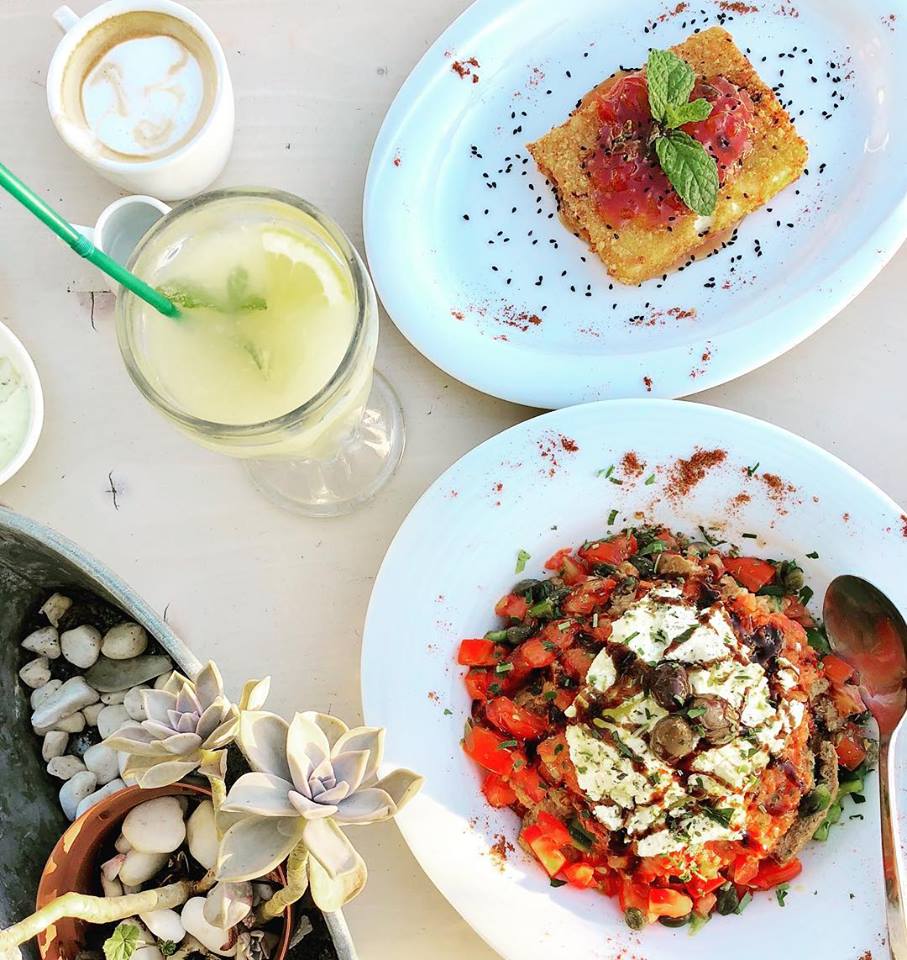 When in Greece try Greek food 🥘 
#greecetravelgr1_ #greekfoodisthebest #dakos #dakossalad #friedfeta #tomatojam #greekvegetarian #travelfoodie #travelforfood #honeybuzzard29 #travelfooddiary #indianspirit #ideacooking #dubaigirl #rotonda #naxos #apiranthos

<a href="/buzzard_honey/">Honey Buzzard</a>