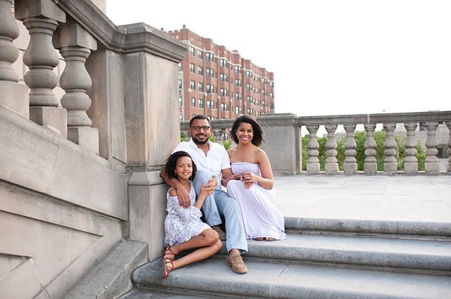 CarissaHawkins's tweet photo. The Kryder Family. On display @hubbardandcravens 49th & Penn location. .
.
.
.
.
#familylove
#alwaysandforever
#familyphotography
#familiyphotographer
#indianafamilyphotographer
#sunsetsareeverythingf
#bepresent
#thankfulforyou
#carissahawkinsphoto https://t.co/cAqhlfCtdf