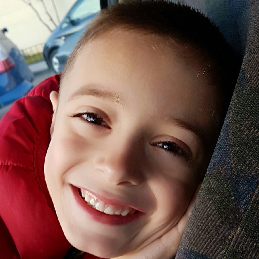 fcarreras's tweet photo. La leucemia mieloide crónica afecta a menos de 10 niños cada año en España. uno de ellos es Dani, de Madrid. Él quiere poner fecha final a la curación de la leucemia. ¿Le ayudas? https://t.co/X9AtNLQU1a #PonleFecha https://t.co/LTSAKZnzwu