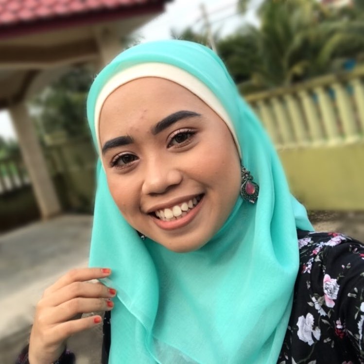 xxxgdrlg's tweet photo. present to you muka sebesar pinggan hahaha kbai #rayaface @RiceDollsMY @justkosme @twt_makeupmy https://t.co/LqMwWp8wQ5
