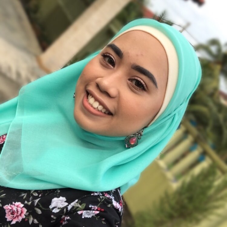xxxgdrlg's tweet photo. present to you muka sebesar pinggan hahaha kbai #rayaface @RiceDollsMY @justkosme @twt_makeupmy https://t.co/LqMwWp8wQ5