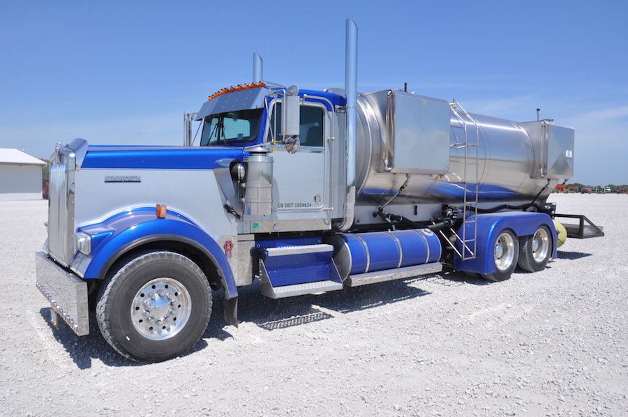 In the market for a tender truck? Check out this Kenworth we’re selling this Thursday (June 21) at Hamilton, IL. Sullivanauctioneers.proxibid.com/aspr/94-Kenwor…