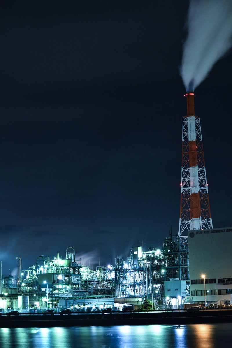 mizuki_camera_'s tweet photo. 三重の工場夜景

初めての工場夜景撮影でした(*´ω`*)

#photography
#Nikon #D5500 
#一眼レフ初心者 
#一眼レフのある生活 
#写真好きな人と繋がりたい
#ファインダー越しの私の世界
#レタッチ https://t.co/16HVaLuK4a