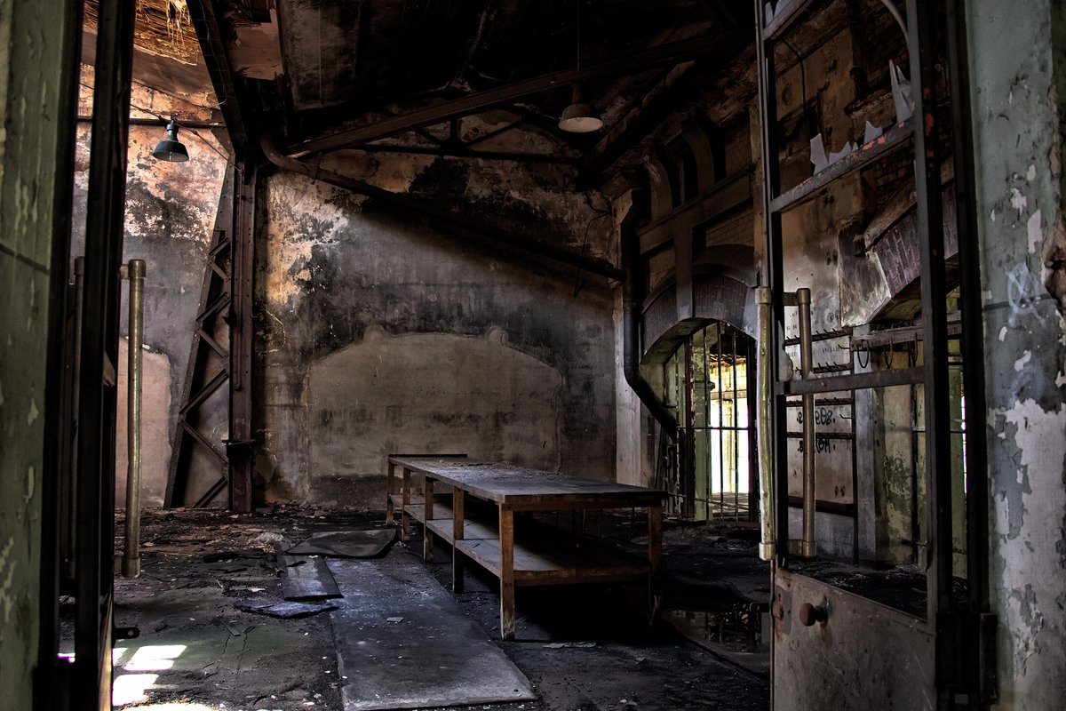 OlavCresp's tweet photo. "Meeting Room" by @OlavCresp   #urbex #derelict #Abandoned #abandonedplaces #decay #photography https://t.co/ARHFa2EuHZ