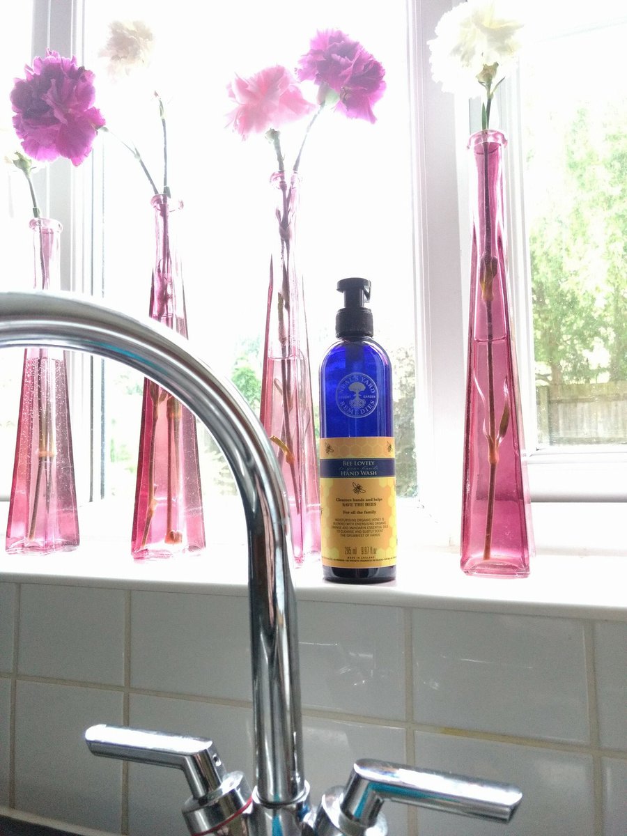 sarahlovesorg's tweet image. The popularity of our #Bee Lovely hand cream in 2011 then led to a whole range being developed to support donations, including this, my family’s favourite hand wash (each purchase supporting 280 bees) 🐝🐝🐝

#buzzweek #savethebees #beelovely