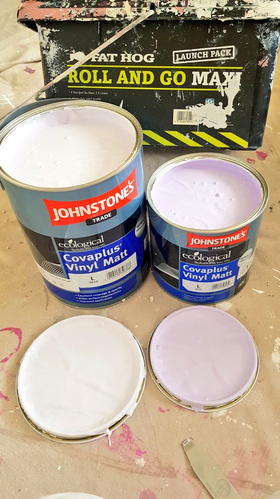 Jenthedecorator's tweet photo. using the awesome #RollandGoMaxi
I use this every day!!
it's a bit of a mess but the liners take care of that!
from @JohnstonesTrade & @Go_Paint
#Covaplus
#Vinylmatt
#VelvetScarf
#PetalWhisper https://t.co/3Bp8t15G7P