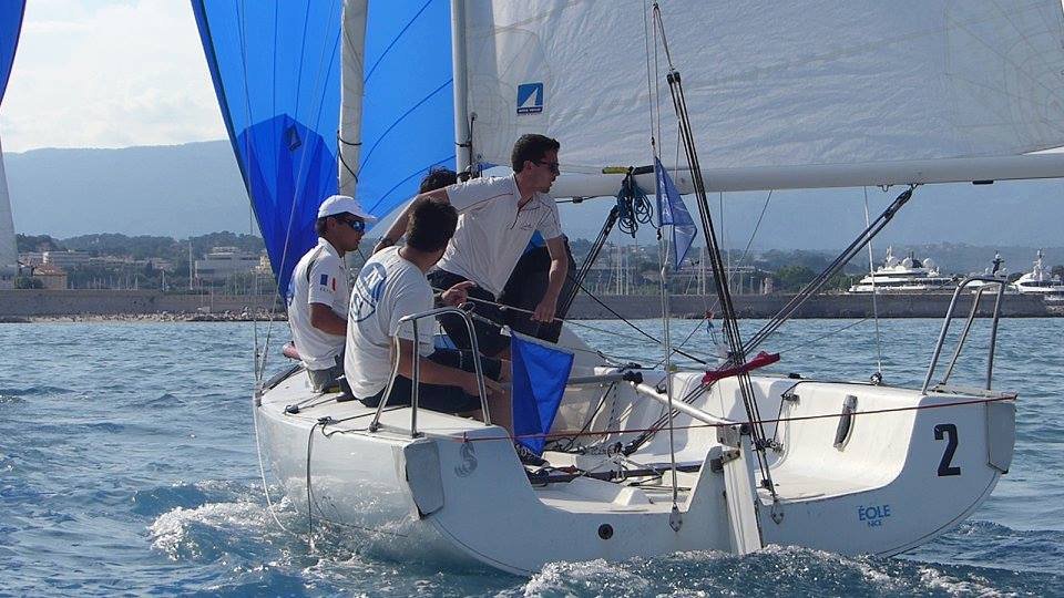 teamvoile_ecn's tweet photo. Vice champion de France universitaire de match racing 👌🏻
L'équipage de @CentraleNantes ramène la médaille d'argent de son voyage à Antibes! 😎
#SailTheFuture 
#ShakeTheFuture https://t.co/bzuzu7017D