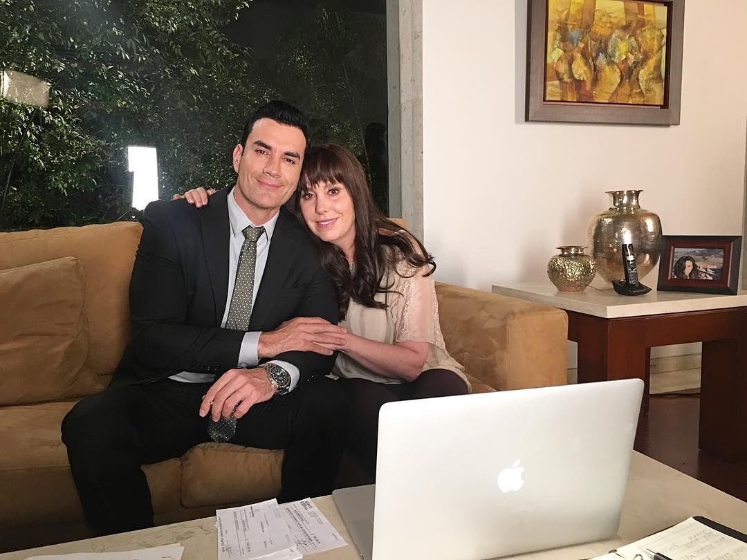 AzelaRobinsonFc's tweet photo. Regrann from @davidzepeda1  -  Qué actriz, Gran mujer @azelarobinson ... gracias x tanto...👏... #blessed @poramarsinley  - #regrann https://t.co/c4hWzrowNx