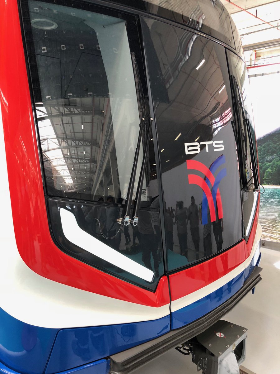 SiemensMobility's tweet photo. Only fourteen months after the beginning of the production, the first of 22 new #metro trains for #BTSC #Bangkok is ready for its 15,000 km journey from the #Bozankaya factory in Ankara to #Thailand! https://t.co/cddrfDIRY1 https://t.co/boZAggHai6