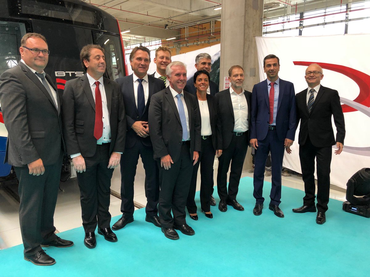 SiemensMobility's tweet photo. Only fourteen months after the beginning of the production, the first of 22 new #metro trains for #BTSC #Bangkok is ready for its 15,000 km journey from the #Bozankaya factory in Ankara to #Thailand! https://t.co/cddrfDIRY1 https://t.co/boZAggHai6
