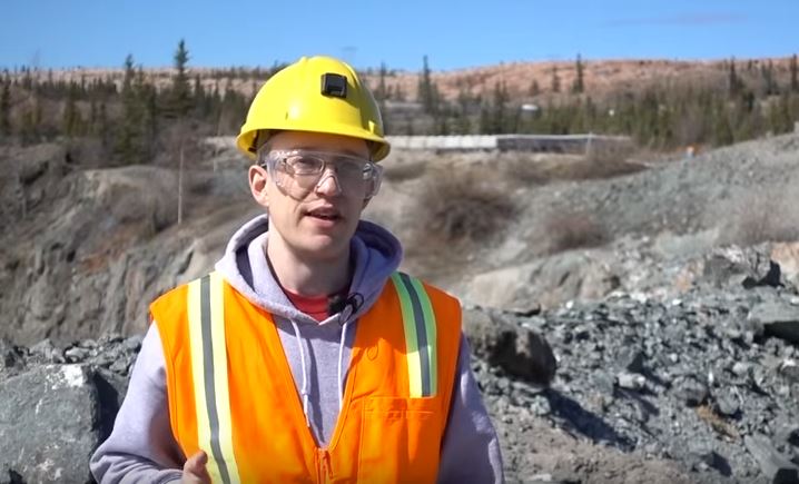 SmithEngQueens's tweet image. Interesting video from @tomscott about keeping tons of lethal arsenic trioxide from leeching into the environment at Giant Mine, NWT. goo.gl/KEVFe7 Read abt #QueensU mining #engineering Prof Ghahreman and his work on arsenic remediation here: goo.gl/ozDrPt