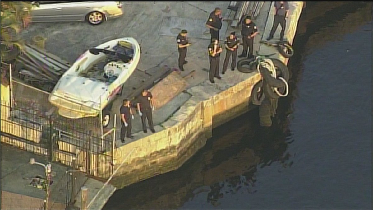 Body found floating in Miami River bit.ly/2K3q64c?utm_so… https://t.co/z4iXbWsMum
