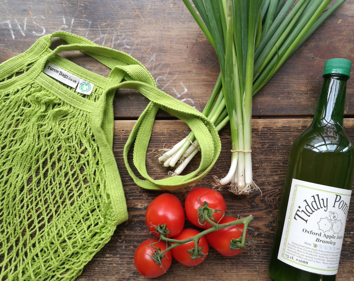 Our new string bags are a great way to carry your weekly shopping ...loose fruit and veg, bread, milk bottles and jars. Available in natural, black and lime green. 

#2northparade #wastefreeshopping #stringbags #turtlebags #Oxford #organic #realbread #localfood #localshop