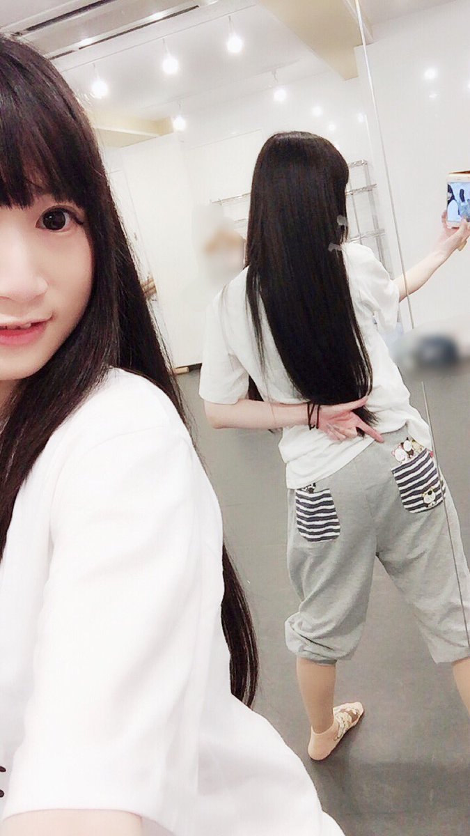 津久井彩文 きょうのお稽古では全身 タマアンドフレンズ で揃えました ちょうどダンス着に七分丈のスウェットが欲しくて この前しまむらコラボのタマを買ってきちゃいました 3lと4lの大きなサイズの商品なんだけれど ゴムじゃなくて紐で結ぶタイプ