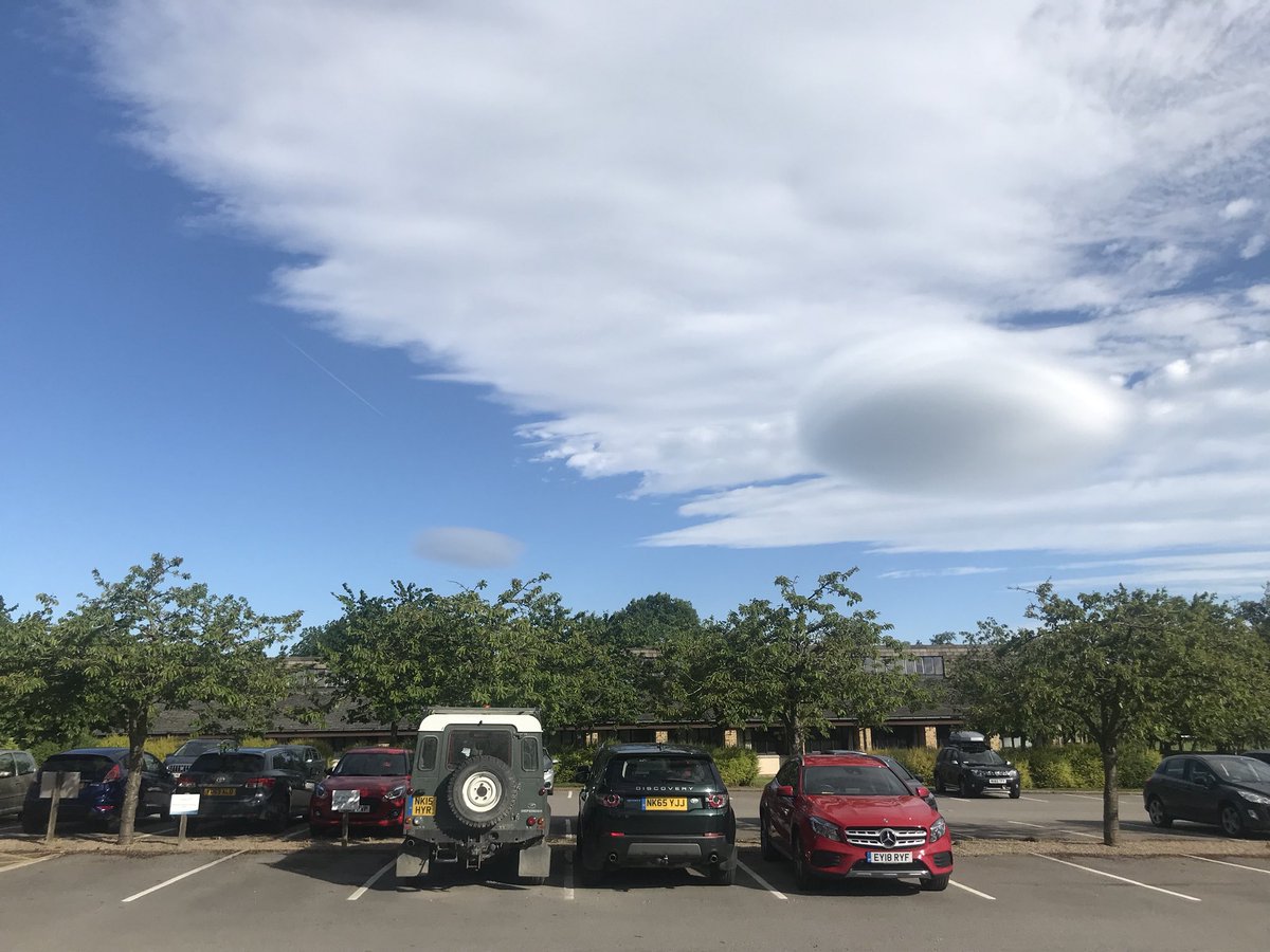 JonathanPounder's tweet photo. Very nice cloud formations seen on the way to work yesterday!! https://t.co/0kpYjEzzXz