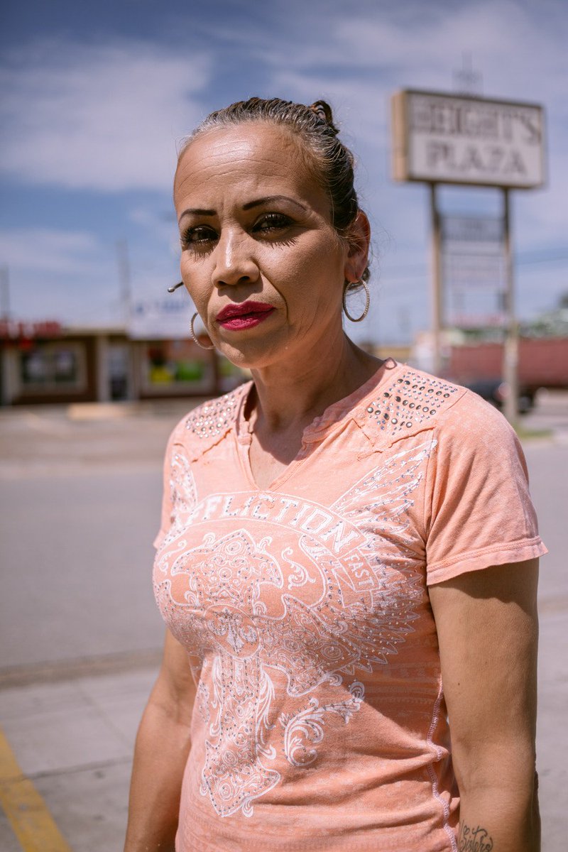 _phmuseum's tweet photo. "The in-between allows us to take up more space and claim more of us at the same time. This is female. This is what it looks like, this is what it feels like, this is who we are." Femme Frontera by Adriana Monsalve (@fotoFolife) in #OnWomanhood - https://t.co/JIb4RzKYj1 https://t.co/mgJhVU6C0F