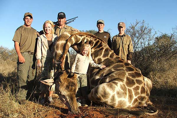 Trophy Hunting ~ a fun day out for all the family - NOT 🤬🤬🤬!!

RT if you want a GLOBAL ban on #TrophyHunting NOW!!