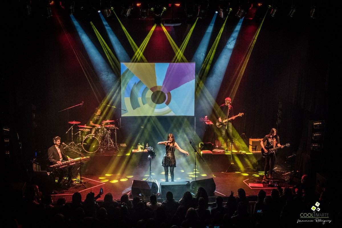 FabianaCantilo's tweet photo. Comparto imágenes de #Proyecto33 - en @LaTrastiendaMVD 16/06/18 -
📸 Ph: Mauricio Rodríguez - https://t.co/nSEcAel0KG https://t.co/m6CBxztzBz