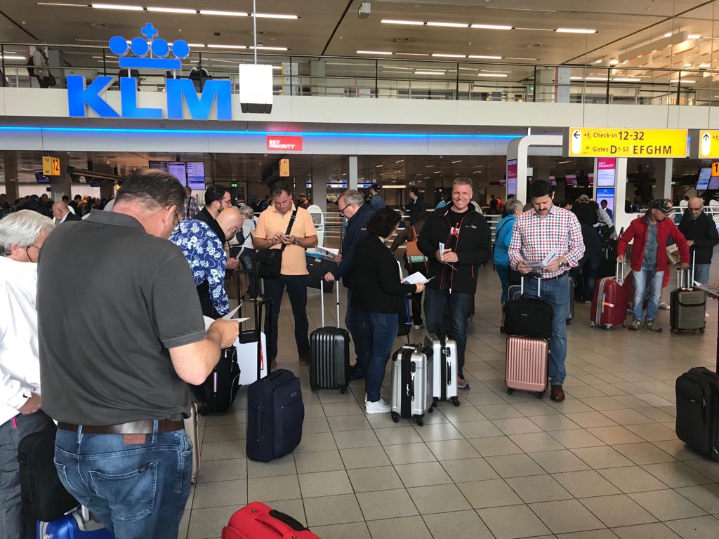 SI'BON netwerk (@sibonnetwerk) on Twitter photo De deelnemers maken zich klaar om te vertrekken naar Frotignan, Frankrijk, voor een bezoek aan de @hexisgroup fabriek in Montpellier. SI'BON organiseert deze Studiereis samen met Aangesloten Leverancier <a href="/HexisNederland/">Hexis Nederland</a> voor signmakers. Goede reis! #ErkendSignbedrijf #signing De deelnemers maken zich klaar om te vertrekken naar Frotignan, Frankrijk, voor een bezoek aan de @hexisgroup fabriek in Montpellier. SI'BON organiseert deze Studiereis samen met Aangesloten Leverancier <a href="/HexisNederland/">Hexis Nederland</a> voor signmakers. Goede reis! #ErkendSignbedrijf #signing