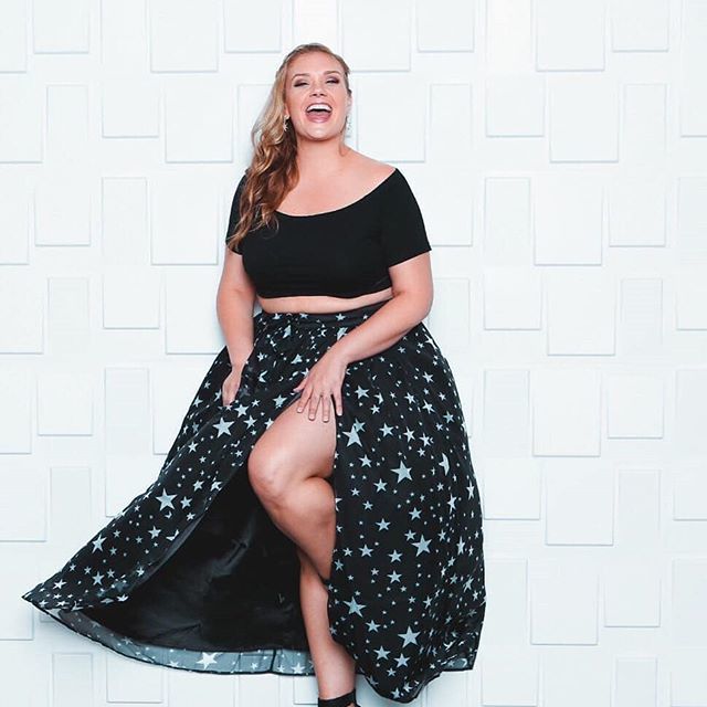 Bloggerplussize's tweet image. Treat yourself good  @astrasignature -  The moon doesn't think to compete with the planets. It knows how to shine amongst the stars! #psmodel #bodypositive #psootd #whatiwore #plussize #stylefilesplus #curves #fashionblogger #fashion #clothing #fatshion … ift.tt/2K8JQTY