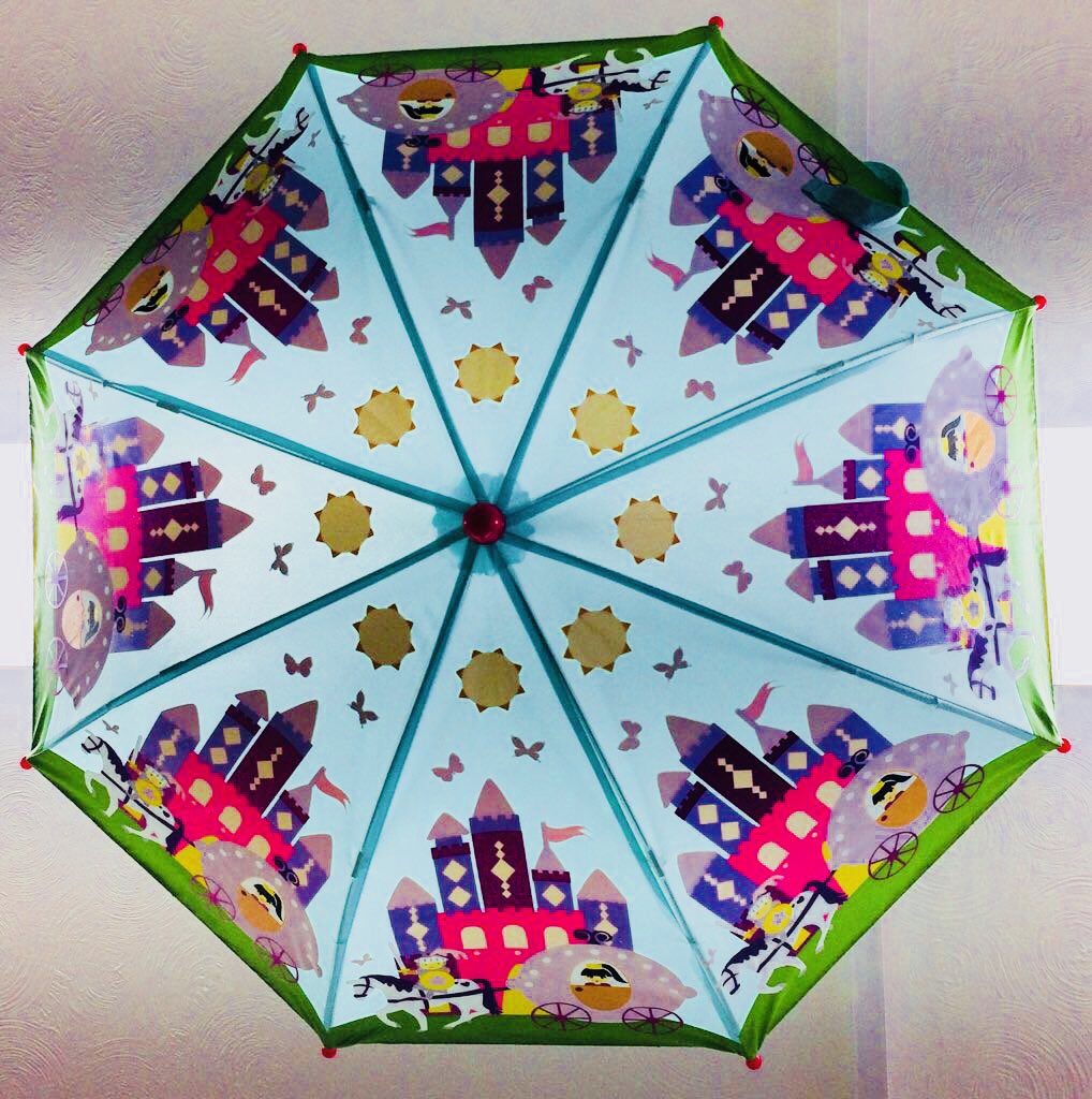 Brighten up a damp day with one of our amazing #colourchanging #umbrellas!  

Pop in to either The Pencil Case or The Toy Box to see our full range!
☔️ 🌧 💦 😆
#space #princess #dinosaurs #woodlandanimals #ballerinas #unicorns #knights #castles #monsters
#Cowbridge #shoplocal