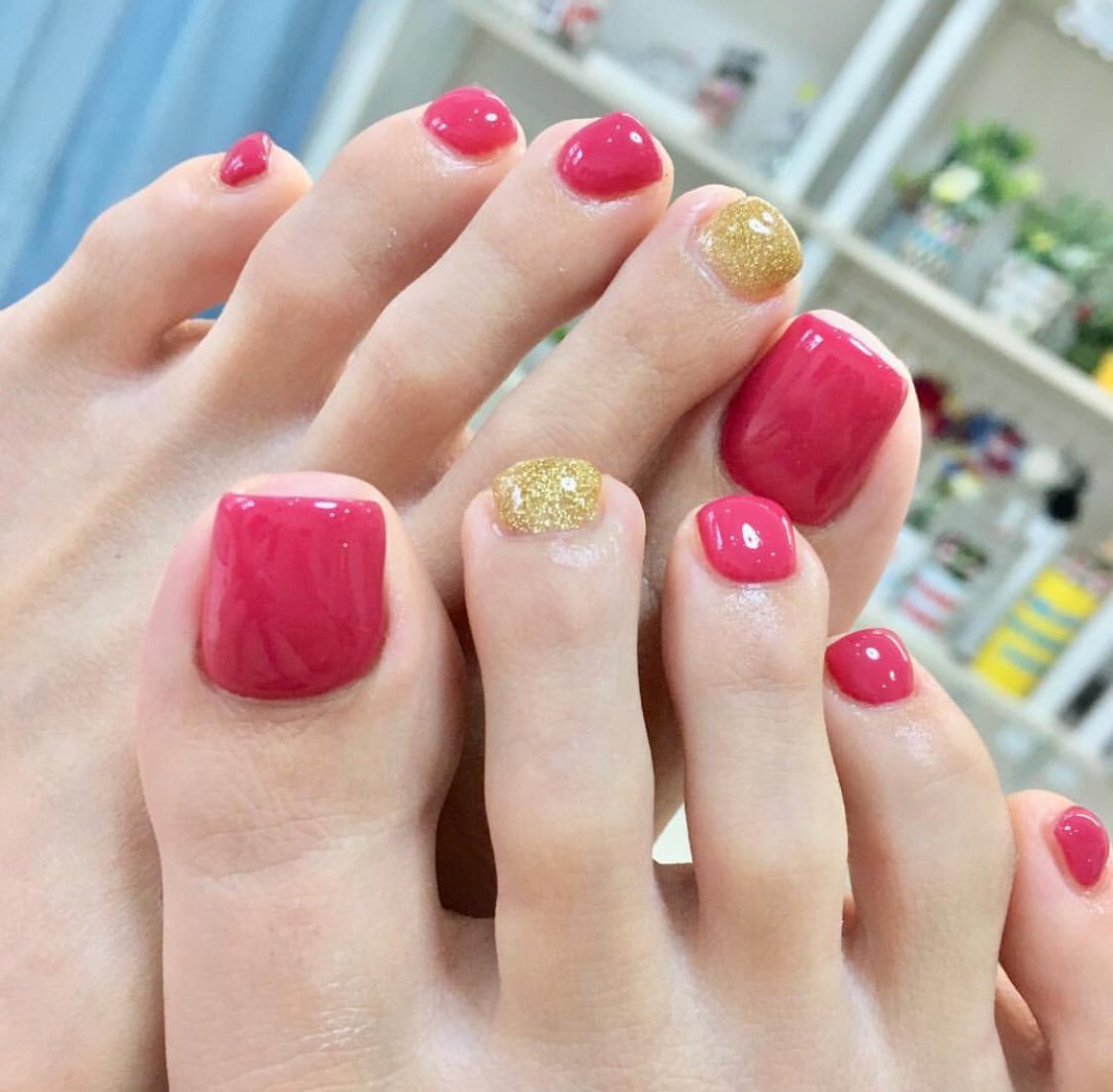 フットネイルしてきた💅

夏はサンダル履きたくなるし
足もキラキラしていたい☺️💗

ピンク好きだから
ピンクばっかにしちゃう😂😂

ネイルしてるんるん❤️❤️
早く海かプール行きたい🏖