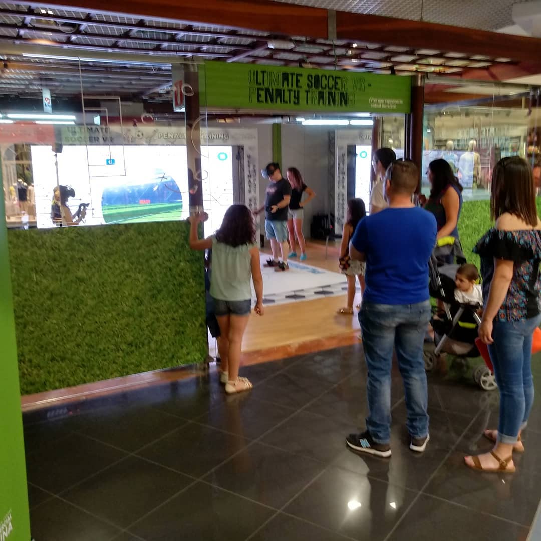 CCLaMarina's tweet photo. Recuerda que hasta el domingo 24 puedes disfrutar en #CCLaMarina de #UltimateSoccerVR, una experiencia virtual única, ¡y de forma totalmente gratuita! ¿Te lo vas a perder? ¡Ah! y solo por participar podrás ganar un balón oficial del Mundial de Rusia 2018 ⚽🏆 https://t.co/u5rqYllRBt