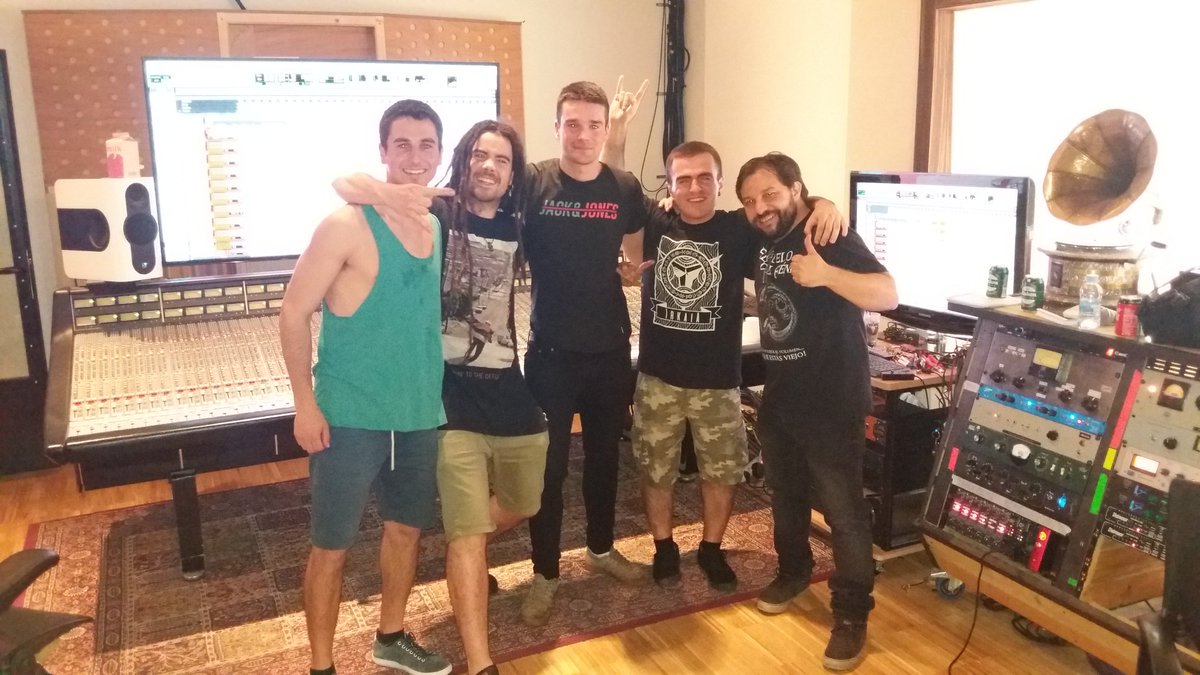 vuelofenix_r3's tweet photo. PRIMERA PARTE DE LA FINAL DEL CONCURSO DE BANDAS LA FACTORÍA DE FÉNIX @radio3_rne @TMFStudios @UlfsarkMetal #Lude #Lubaki https://t.co/VLgKY1bfHO https://t.co/cbtzW65xHr