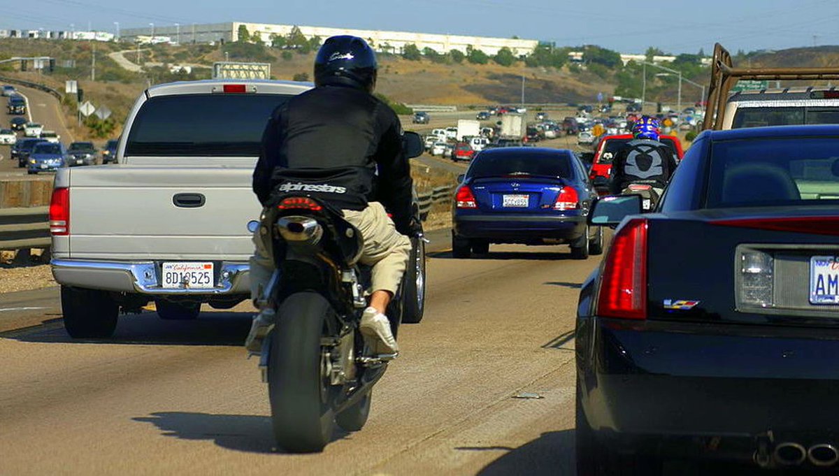Adopt A Rider --> rvz.la/2yo91gZ via #CommonTread 

Help out the moto community and put the best possible driver (that’s you!) behind a motorcycle in traffic.