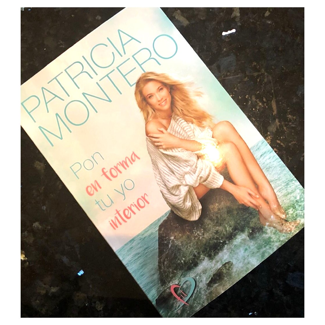 miguelamunoz's tweet photo. ¡Qué ganas de leerlo! ¡Muchísimas gracias @patrymontero! ❤️ A la sesión de #bikram le ponemos fecha ya mismo! 😉 🙏 #Namaste #PonEnFormaTuYoInterior https://t.co/lPknwqWKEf