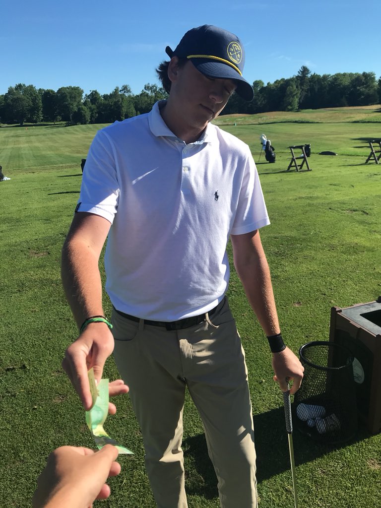 calviinn2's tweet photo. When you make the 50 footer first try ๐ธ๐ธ #20down https://t.co/G3LuTmHgsw