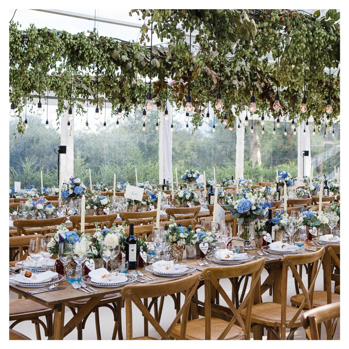 Lucy_Davenport's tweet photo. I don't think I'll ever tire of seeing this incredible wedding set up! As featured on @savethedatemag
Planner #gemmabondstylist ⠀⠀
Florals @emywish⠀⠀
Marquee #simonbondevents⠀⠀
Catering #thegooseontheloose⠀
#clearmarquee #hanginghops #edisonlights #homewedding https://t.co/nsLs0PVoPg