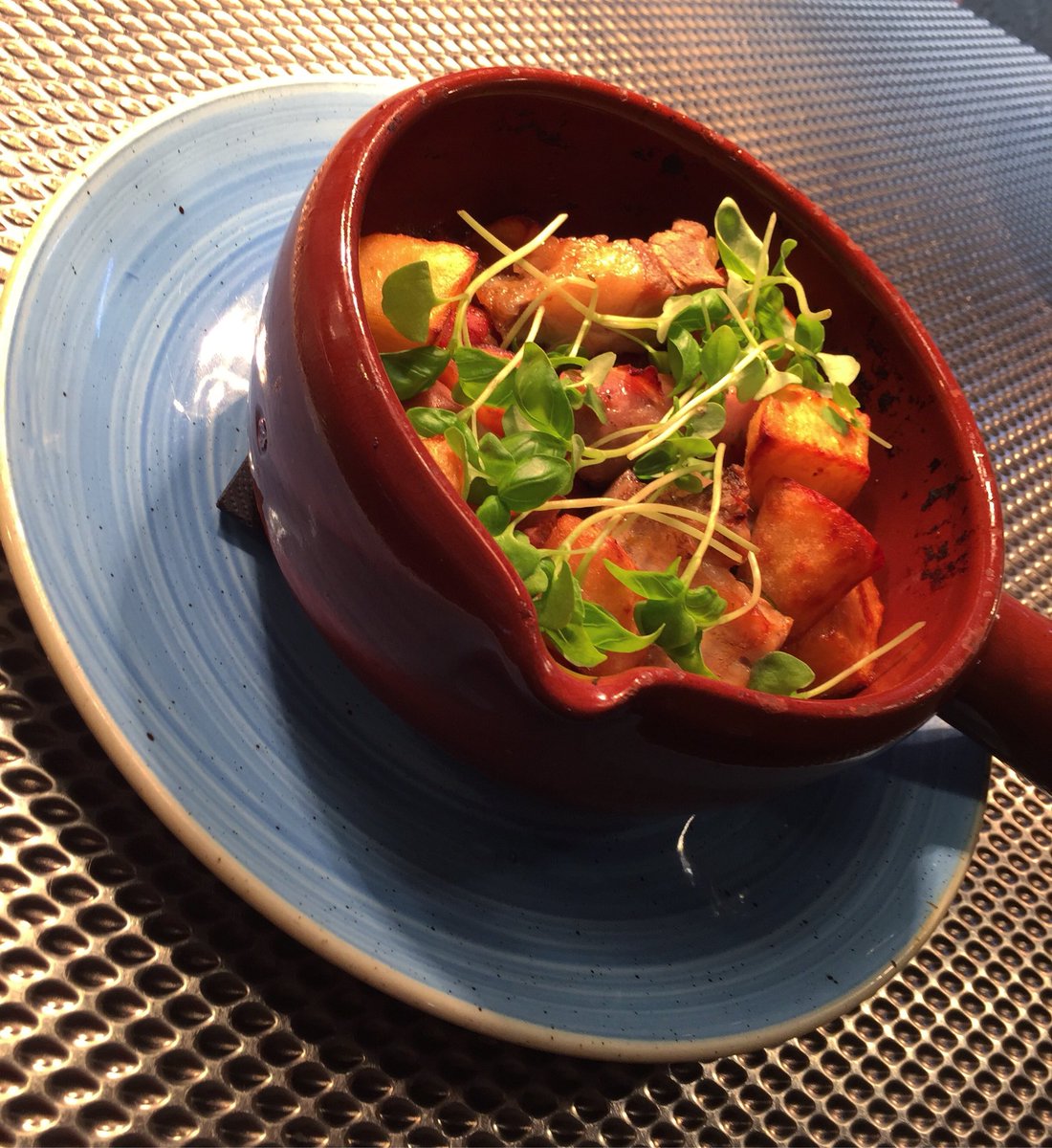 You literally can’t beat our Claypot Pork Belly on a breezy day like today, the BEST comfort food around!🤤😍🍴 #goodfood #goodmood #properdinner