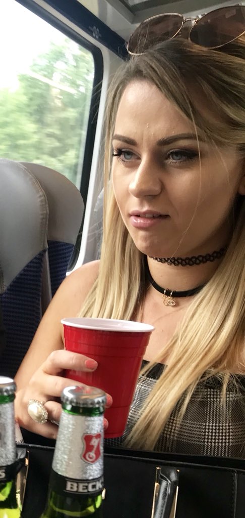 Simo2390's tweet photo. Off to see the Fooβs!@TomRushworth @missanniebellie @Goffazzz #someonesgrumpy https://t.co/jpfJI3CzpI