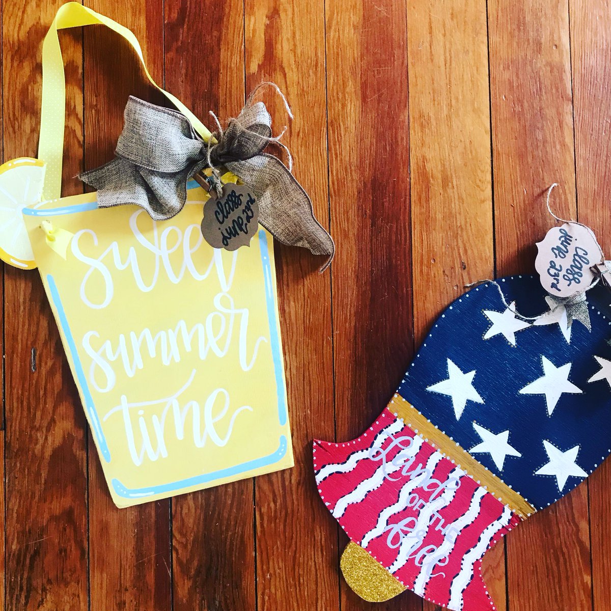 abloomingdaisy's tweet photo. There are still spots open for our class on Saturday @ noon- grab some friends and join us! For $30 you will learn to make and receive all the materials for either the cute lemonade summer sign or the adorable land of the free sign. Sign up is in store.  #keepcottlevillecool https://t.co/RFowE44KFA