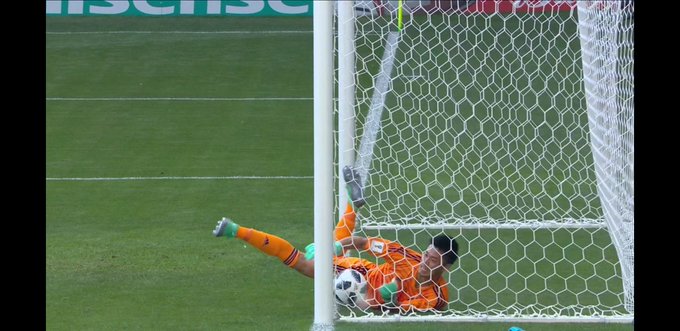 サッカーw杯 川島さん ゴールラインの内側でセーブし入ってない抗議も 無理がある まとめダネ サッカーw杯 川島さん ゴールラインの内側でセーブし入ってない抗議も 無理がある まとめダネ