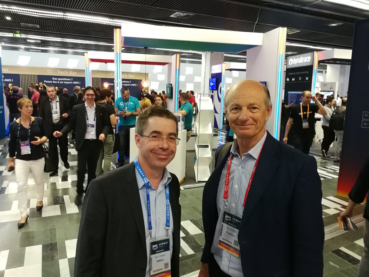 Avec Marc Frentzel avant son intervention sur le partenariat VMware - AWS . #AWSSummit #cloud .  <a href="/VMware_Fr/">VMware France</a>