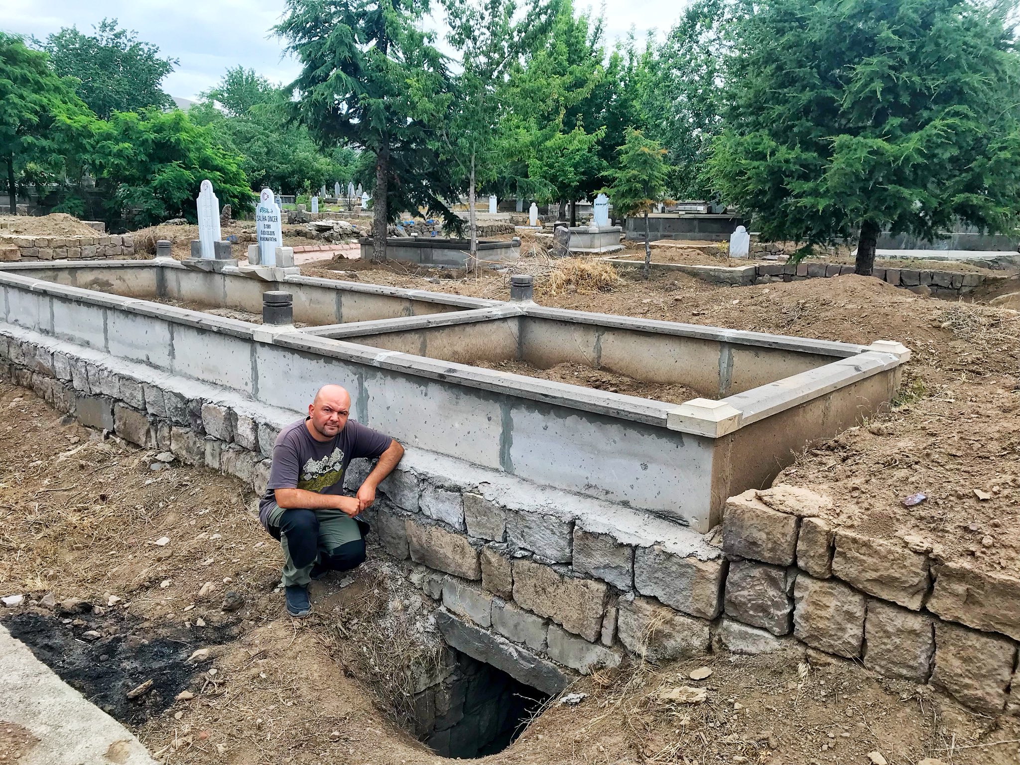 talha ugurluel on twitter burasi erciyes dagi eteklerindeki selcuklu usulu kriptali defnin yapildigi tek yer olan incesu kiziloren koyu birazdan bu enteresan mezarliktan canli yayin scope da https t co ijt3s8ygjz twitter